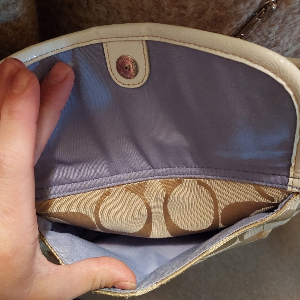 $99! Coach | Crossbody Lavender Inside Purse - Picture 7 of 17